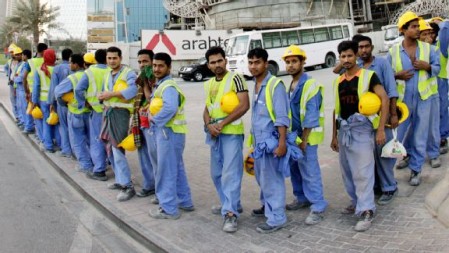 100 ouvriers népalais arrêtés au Qatar, bientôt déportés : leur crime, avoir osé faire grève sur les chantiers !