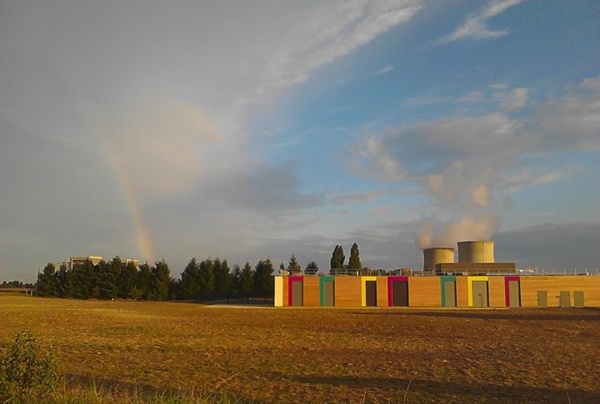 Une école installée à l’ombre d’une centrale nucléaire au mépris des règles de sécurité, c’est la France