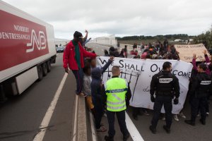 Calais : La solidarité signifie lutter contre les frontières.