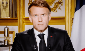 Ils crient au feu, ils tiennent les allumettes